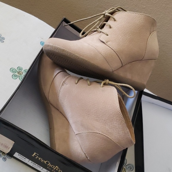 Boots - Picture 5 of 6